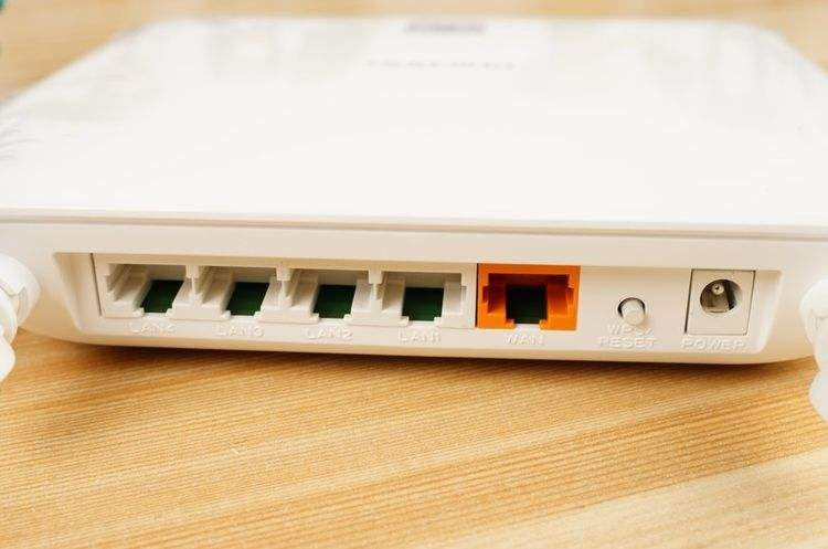 路由器的结构,如何转发信息的?